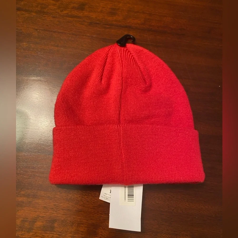 NWT Timberland Women's Classic Tonal Patch Cuffed Beanie in Red Gift‎ Winter